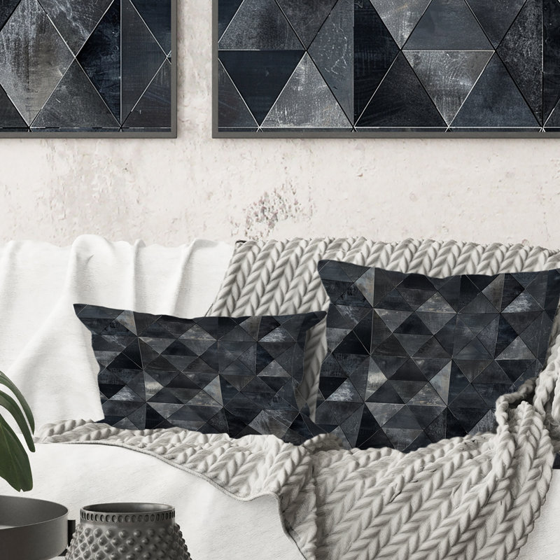 Coussin Triangle, H 16 po x l 16 po