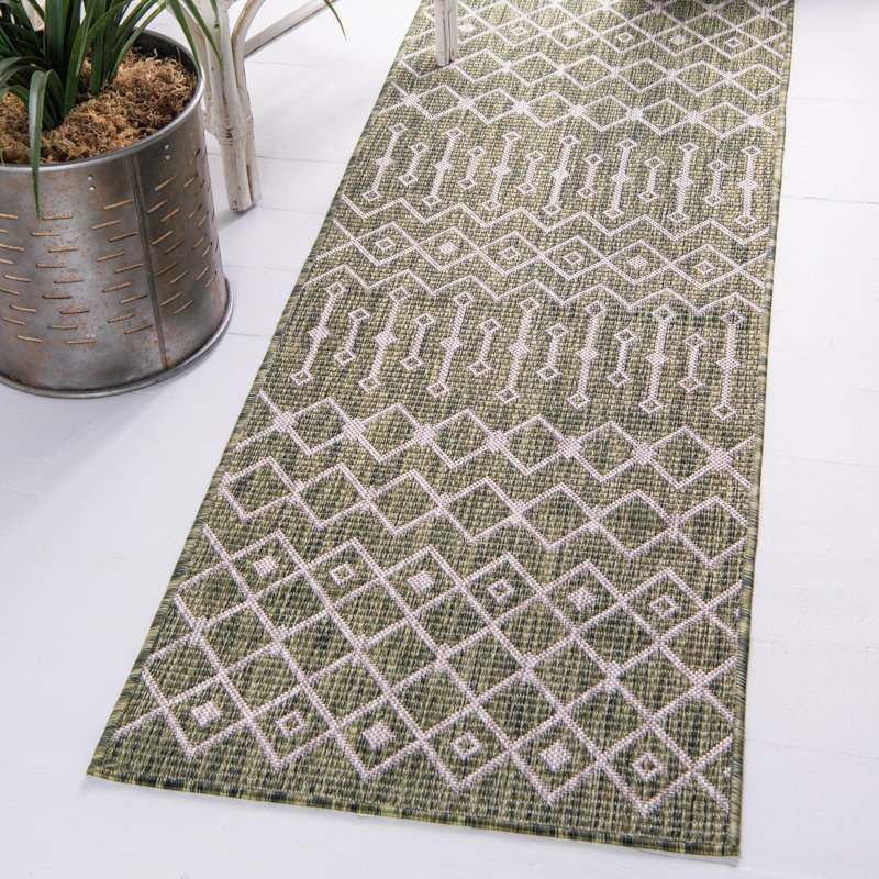 Tapis intérieur / extérieur vert / beige Adley Southwestern, Tapis de couloir 2 pi 7 po x 10 pi