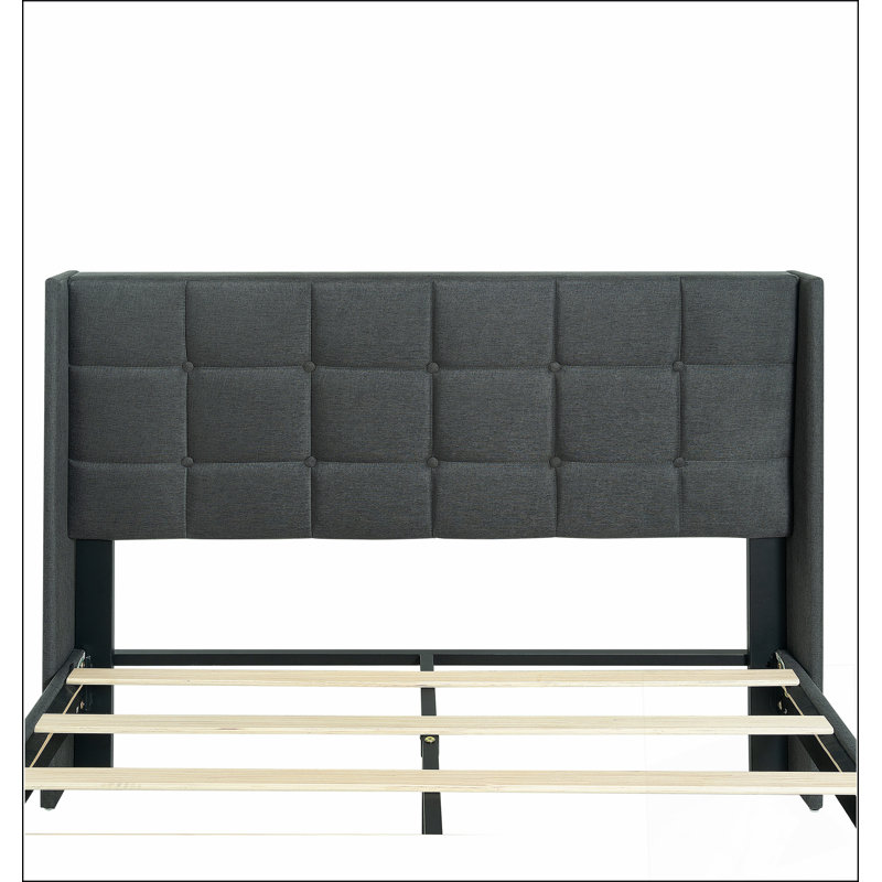 Grand lit gris foncé avec une structure durable et un design élégant, parfait pour les chambres modernes et le confort durable.