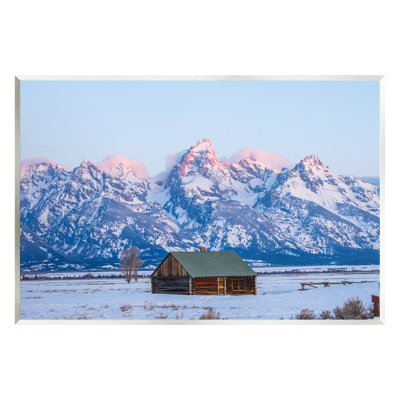 Winter Snowy Peaks and Cabin par Jared Kreiss