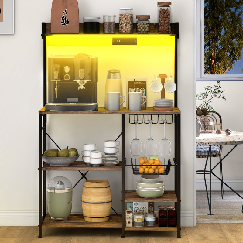 Étagère de boulanger en brun rustique avec terminal d'interface d'alimentation et DEL. Rangement pour micro-ondes de cuisine. Nombreuses tablettes, panier en métal, supports en verre. Structure solide. Source: L 35,4 po x l 16,5 po x H 53,7 po.