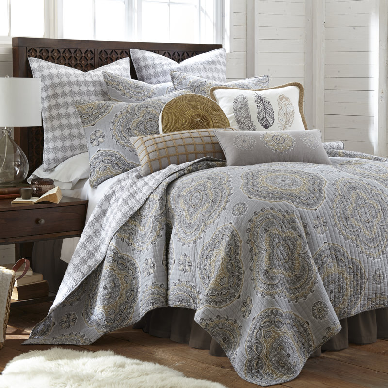 Solano Neutral Twin Quilt Set