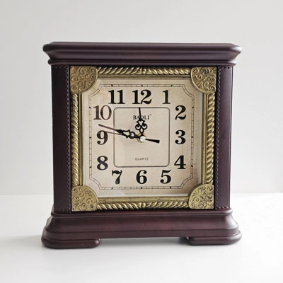 Victoria Bella, CL-510, horloge de cheminée en plastique 10,25 po, horloge de table classique pour tablette / bureau, à piles, mouvement à quartz, accents brun foncé / or
