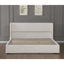 Très grand cadre de lit blanc très grand, rembourré avec tête de lit et pieds en métal, aucun sommier nécessaire. Côtés arrières rembourrés en mousse confortables, tissu de peau, accoudoirs garnis de têtes de clou à oreilles modernes,