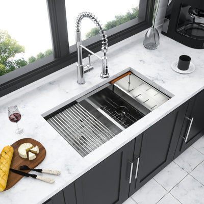 Évier de cuisine en acier inoxydable de calibre 16 T304 en nickel brossé 36 po x 19 po 10 po avec double cuve, tablier plat à l'avant, bonde facile à égoutter et planche à découper 50/50 en revêtement, avec accessoires inclus