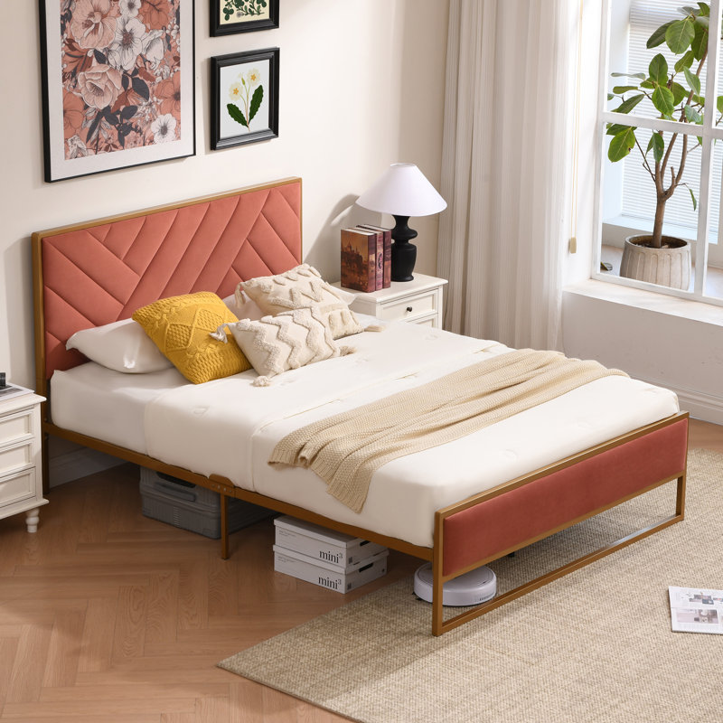 Lit plateforme tapissier Sheila avec tête de lit capitonnée en velours, Grand, Rouge