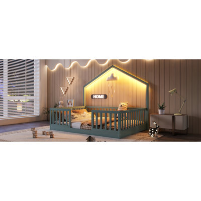 Lit double à plancher surélevé avec rails surélevés et structure simple pour un sommeil relaxant en bois de pin gris