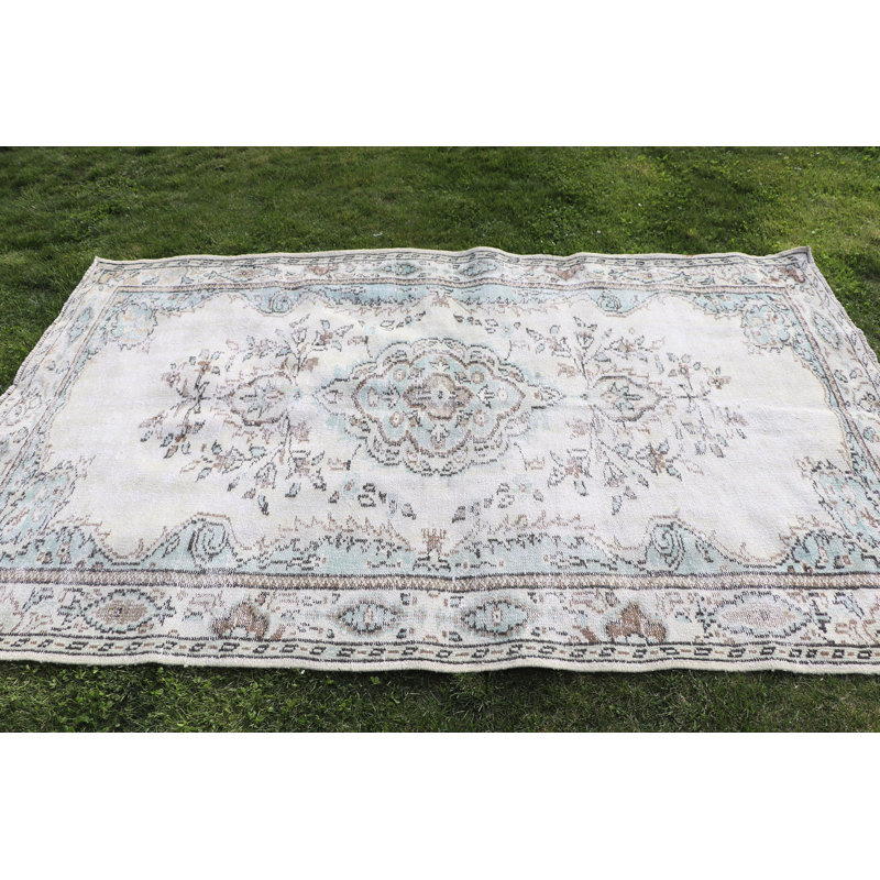 Tapis turc vintage Oushak beige pour décorer un salon
