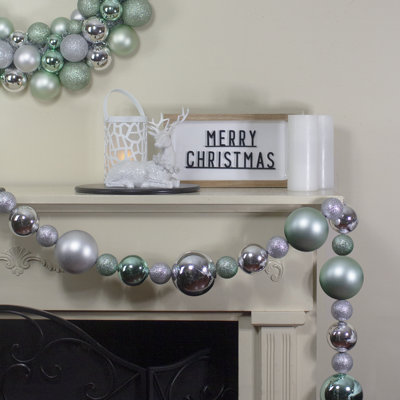 Guirlande de Noël 6 pi avec 3 boules incassables