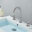 Robinet pour salle de bain en nickel brossé à 3 poignées et évier à 2 poignées-132291054