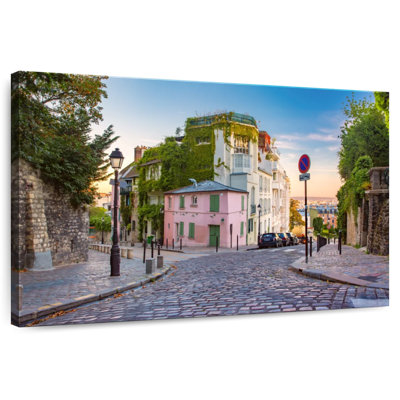 Vieille rue Kavia à Montmartre