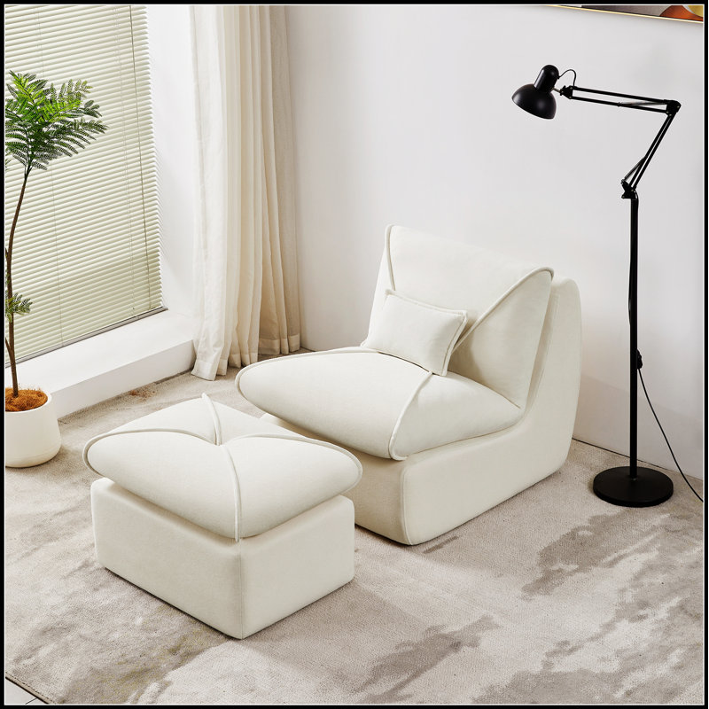 Canapé compact confortable avec repose-pieds pour des espaces de vie polyvalents, parfait pour les intérieurs modernes et confortables.