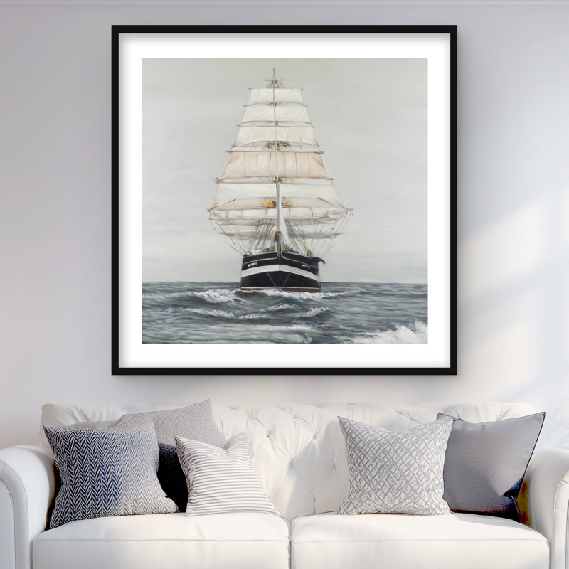 Navire naviguant doucement par une journée nuageuse | Reproduction encadrée, H 36 po x l 36 po, Noir