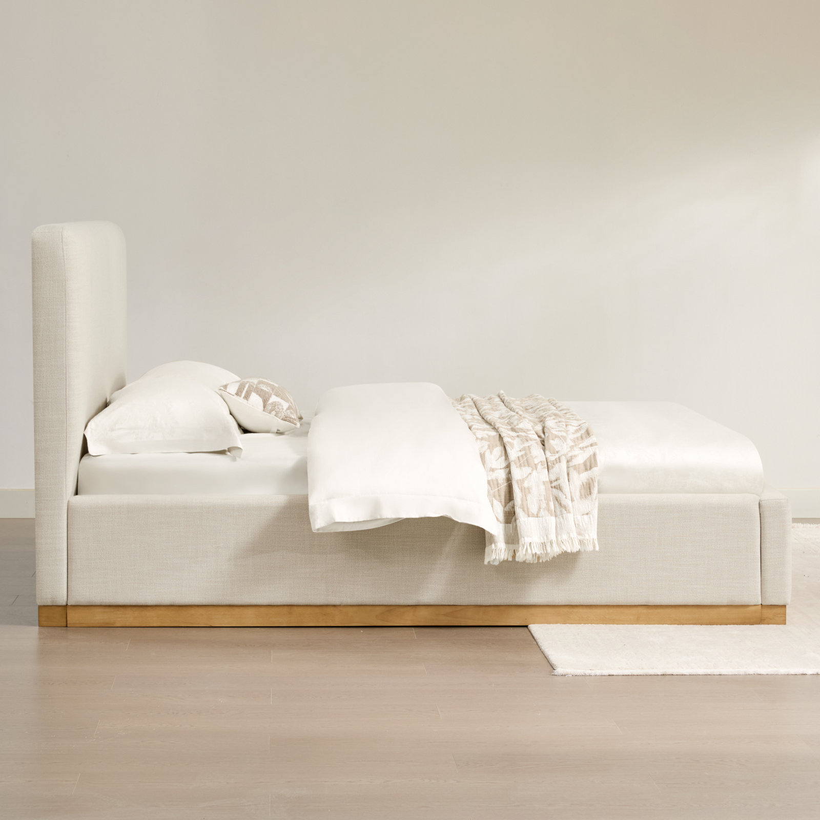 Delpha Upholstered Oak Bed, Queen, Effie Linen Performance Linen