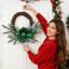Couronne de Noël de 17,7 pouces couronnes de Noël - Couronnes d'hiver pour décoration de porte avant