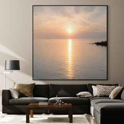 Très grand reproduction d'art sur tissu mural - Lever de soleil océan avec reflet doré pour le salon ou la chambre à coucher - «Assemblage requis du cadre (cadre non fini)»