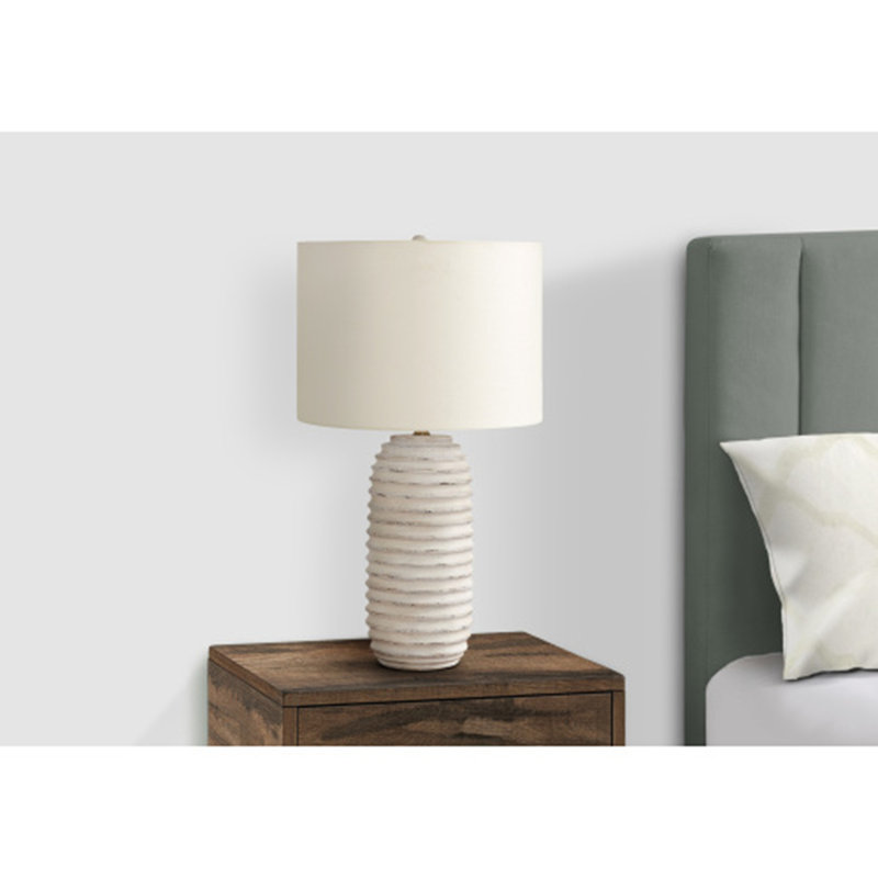 Lampe de table transitionnelle 28 po en résine crème avec abat-jour ivoire / crème pour un charme rétro