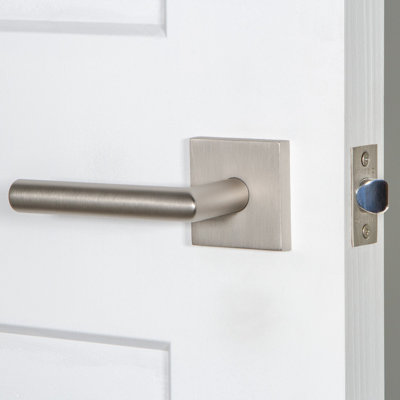 Viaggio Quadrato Rosette Passage (Hall & Closet) with Moderno Lever