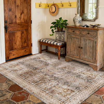 Tapis brun à poils courts pour l'intérieur et la salle de bain