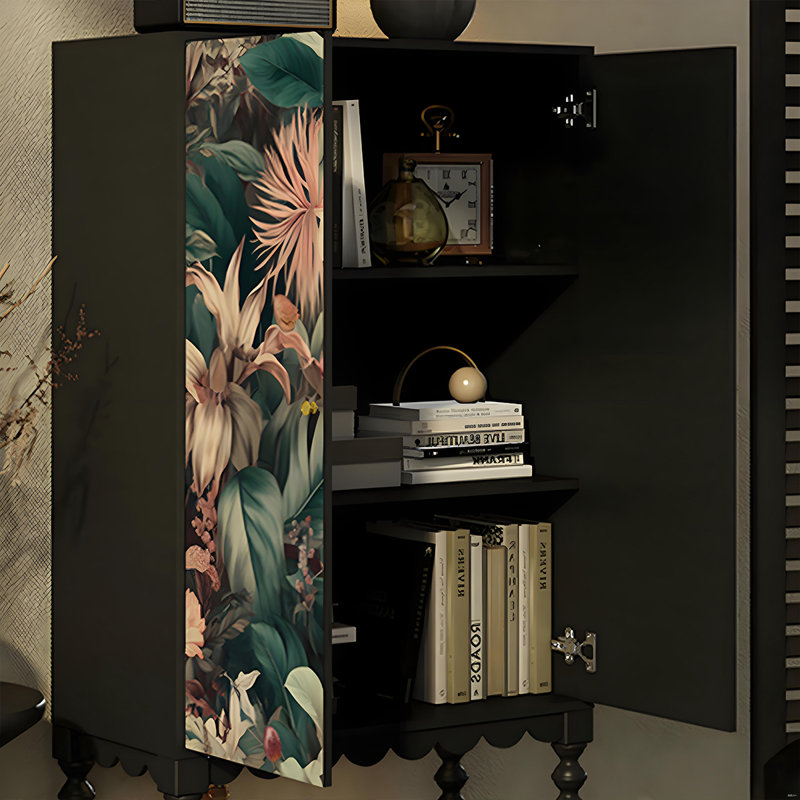 Armoire haute en bois massif clair