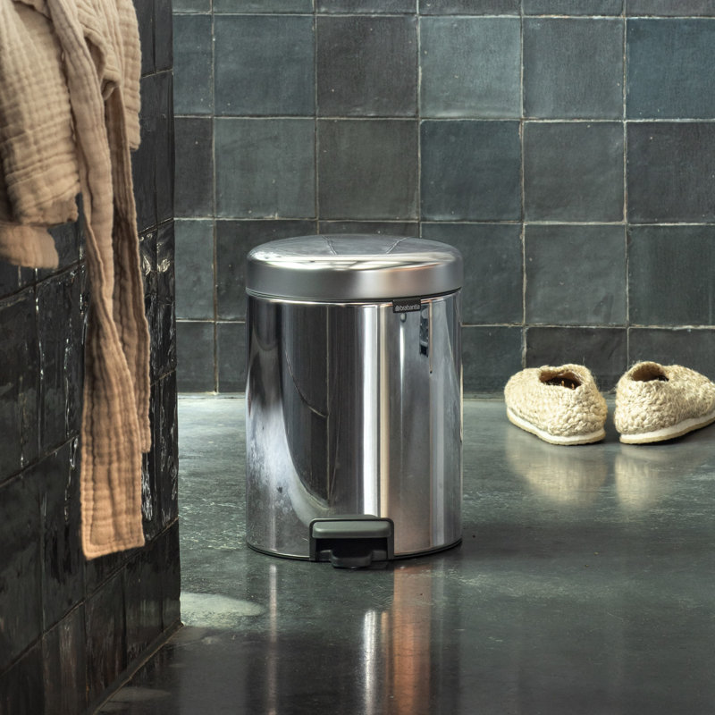 Poubelle à pédale NewIcon Brabantia, 1,3 gallon (5 litres), Acier brillant