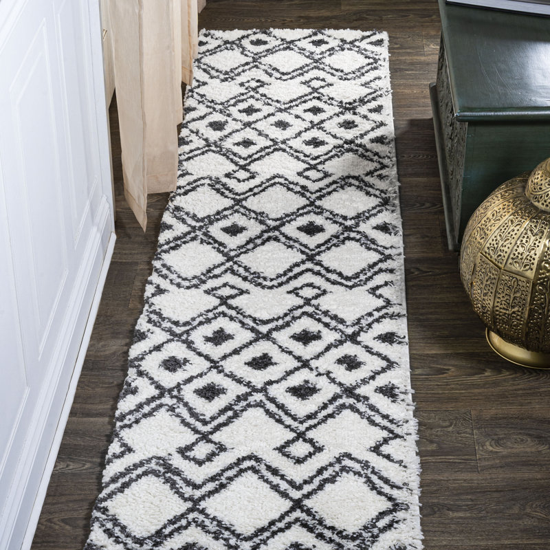 Caimari Moroccan Diamond Shag White/Gray Rug, Runner 2' x 8'