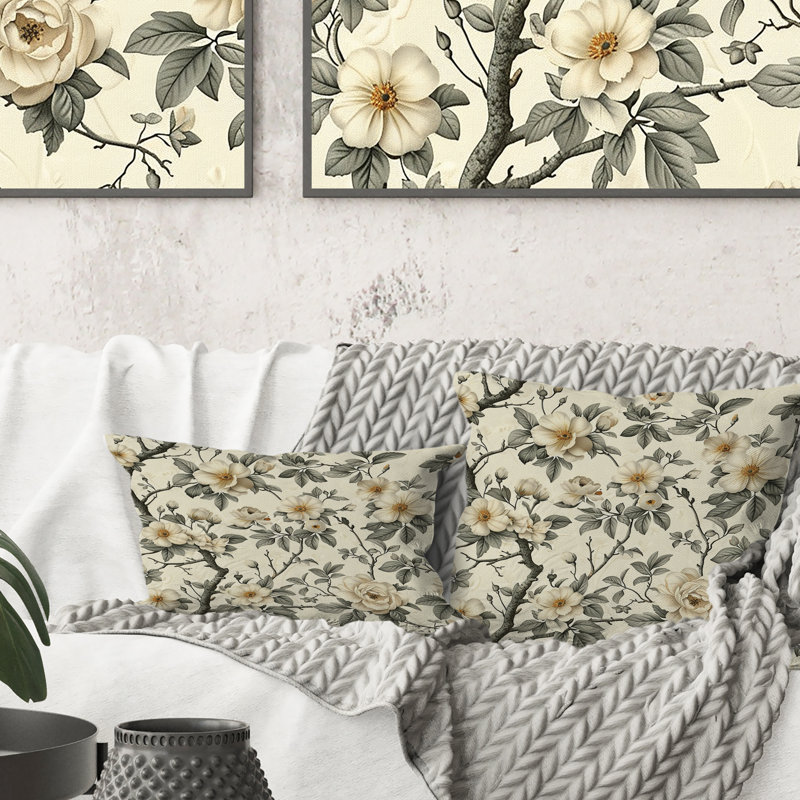 Coussin lombaire ivoire à motif floral Blooms II