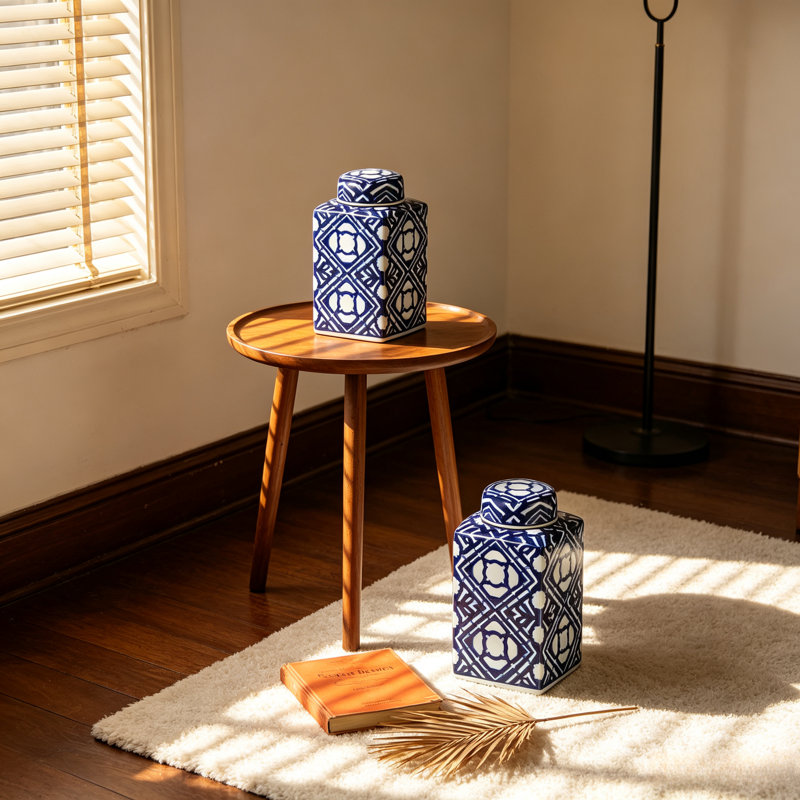 Pot de rangement carré décoratif en porcelaine à motif géométrique bleu et blanc de style chinoiserie, pour la décoration de table intérieure.