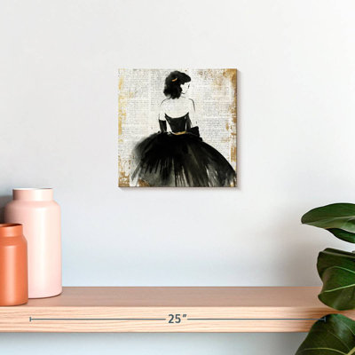 Sh Shoresworth en robe noire