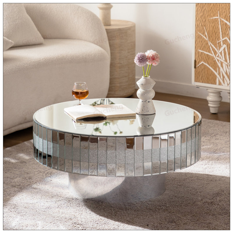 Table basse ronde en miroir avec bordure en diamant concassé, luxueuse et moderne pour un décor de salon élégant