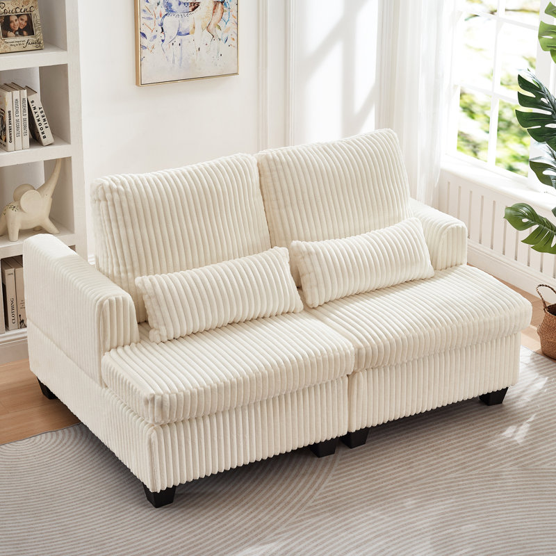 Canapé en velours côtelé moelleux avec dossier carré et réglable, idéal pour les chambres ouvertes. Blanc, mousse et ressorts. Largeur : 123 cm, profondeur : 155 cm, hauteur : 94 cm, poids : 63 kg. Modulable et flexible, il offre différentes postures, un bon maintien et une surface lisse.