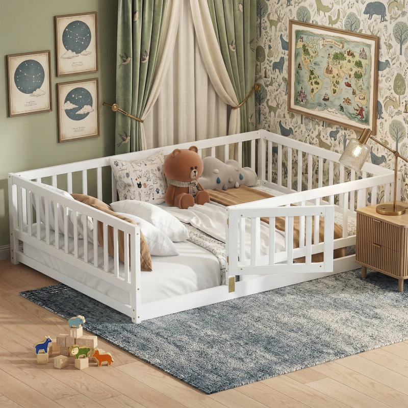 Lit de sol de 77,0 po de long avec clôture et porte Montessori - Cadre de lit pour tout-petit en bois massif avec lattes - Lit transitionnel sécuritaire - Blanc
