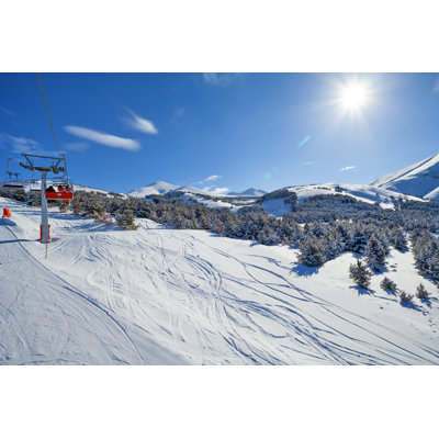 «Mountain Skiing and Snowboarding» par Irinasen - photographie sur toile tendue