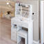Petit meuble-lavabo de 29,2 po avec tabouret de bureau et tabouret rembourré à gauche 29,2 po, grande commande tactile, interrupteur tricolore, miroir à luminosité réglable, rangement à grande capacité, convient aux petits espaces-752996988