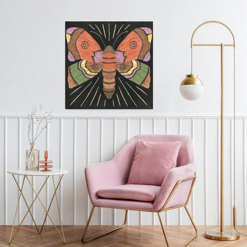 Spooky Chic VI Contemporary Moth Art, H 32 po x l 32 po