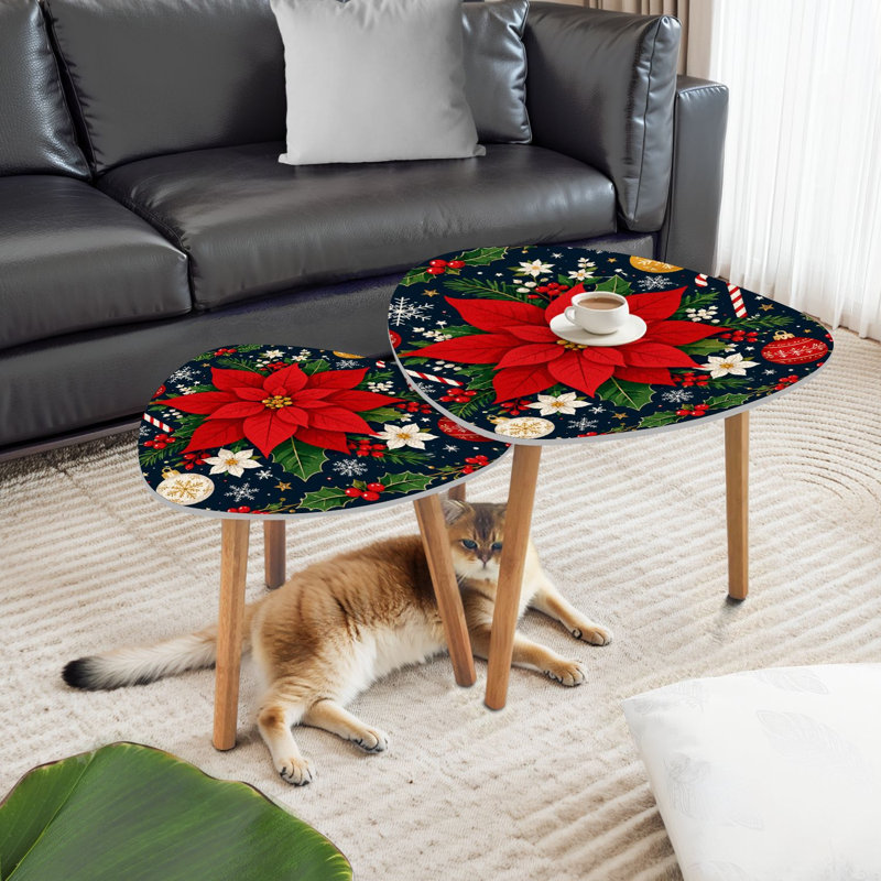 Ensemble de 2 tables basses gigognes triangulaires modernes, ornées de poinsettias rouges vifs et de houx, style vintage. Table d'appoint empilable, petite table de chevet idéale pour le salon, la chambre ou un appartement. Décoration intérieure.