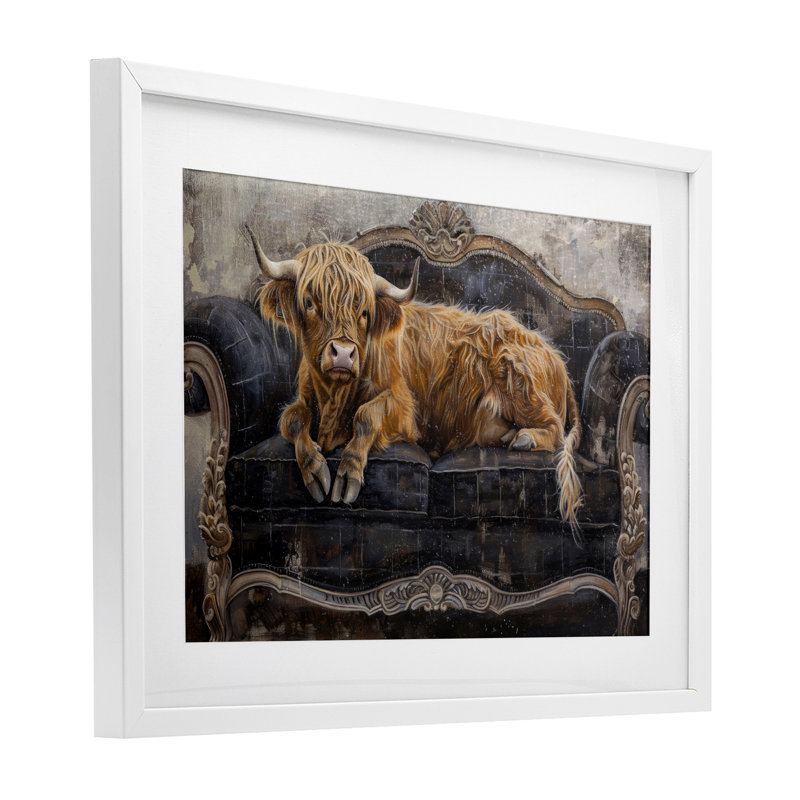 Cozy Couch Highland Cow, reproduction encadrée sous verre, conception de Tina LeCour, H 14 po x l 20 po, Cadre blanc côtier