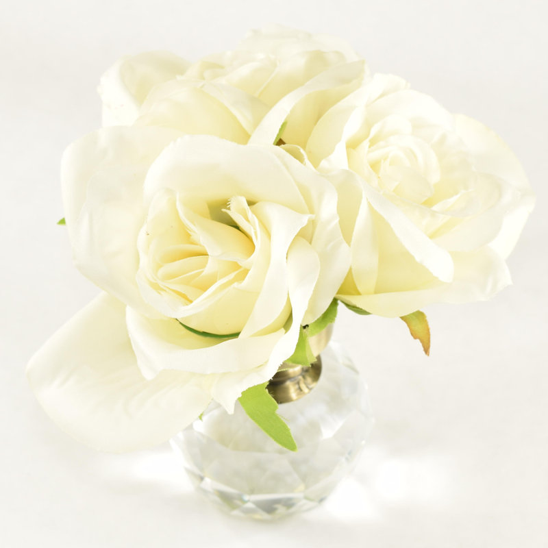Roses dans un vase, Ivoire