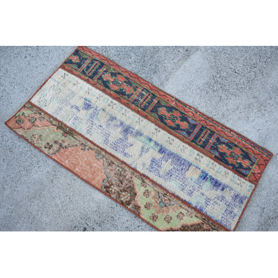 Tapis rétro en laine rouge 18,9 x 36,6 po