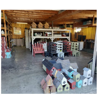 Rustic Cottage Wren Birdhouse – Handcrafted from Reclaimed Wood with a Corrugated Metal Roof, this Decorative Hanging Bird Shelter adds charming garden decor