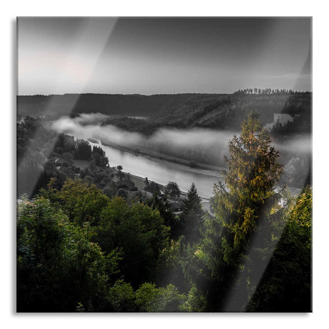 Glasbild Nebel über einem Fluss bei Sonnenaufgang