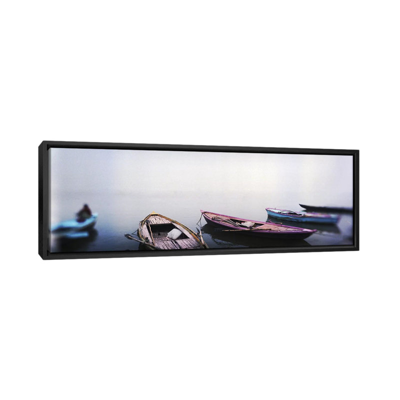 Canots dans une rivière, rivière Ganges, Varanasi, Uttar Pradesh, Inde par Panoramic Images - reproduction de photo sur toile