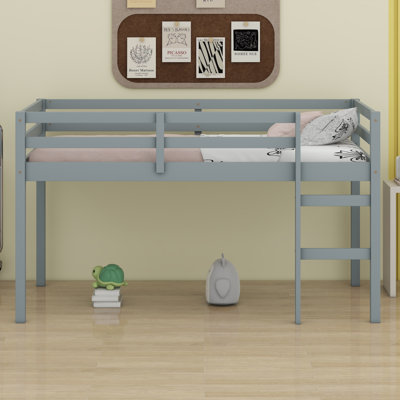 Lit mezzanine en bois avec échelle