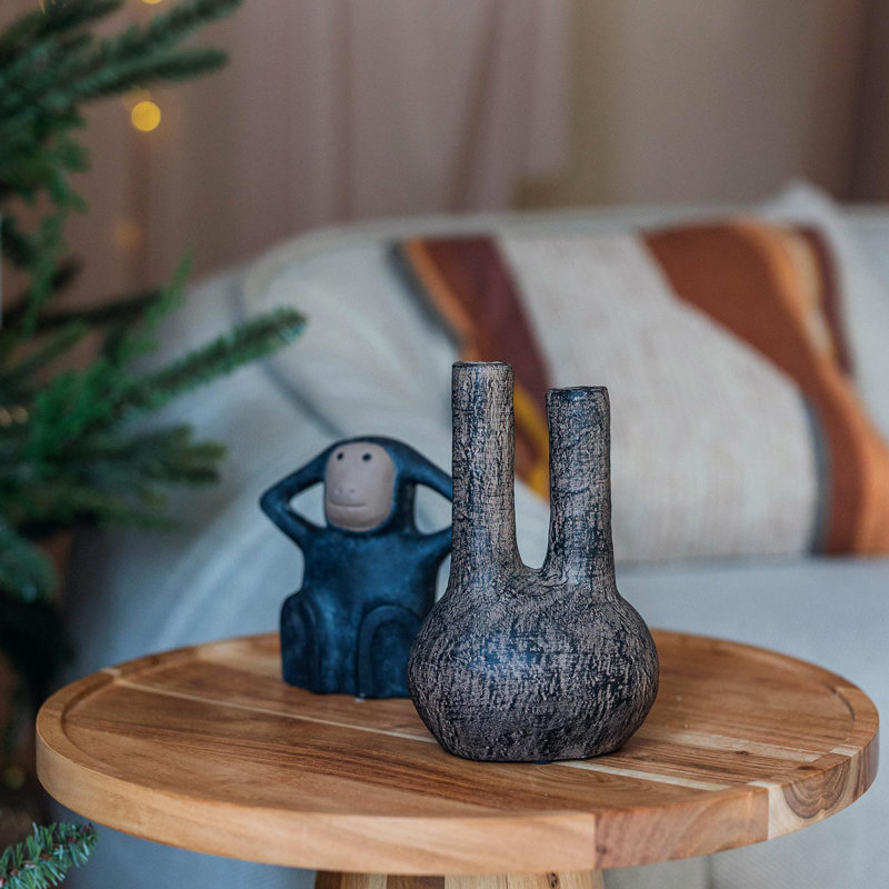 Vase mat et noir avec deux ouvertures
