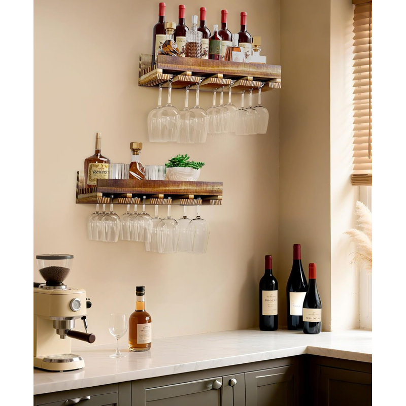 Ensemble de porte-bouteilles à fixation murale, ensemble de 2 porte-bouteilles en bois de pin avec porte-verres, tablettes flottantes rustiques pour bouteilles d'alcool et verres à pied