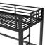 Lit mezzanine simple en métal noir avec structure en fer, échelles doubles et économie d'espace dans un dortoir ou une chambre à coucher