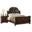 Grand lit de style traditionnel avec tête de lit capitonnée en similicuir brun et matériau en bois pour la décoration de la chambre à coucher