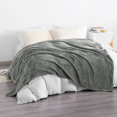Couverture pour bébé en peluche?
