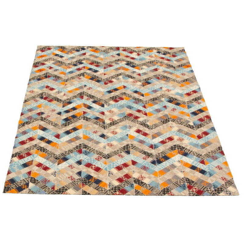 Tapis beige / bleu / rouge en laine de vache Bromleigh