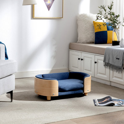 Lit pour chien surélevé de style scandinave avec pattes en bois massif et dossier en bois courbé, coussin en velours
